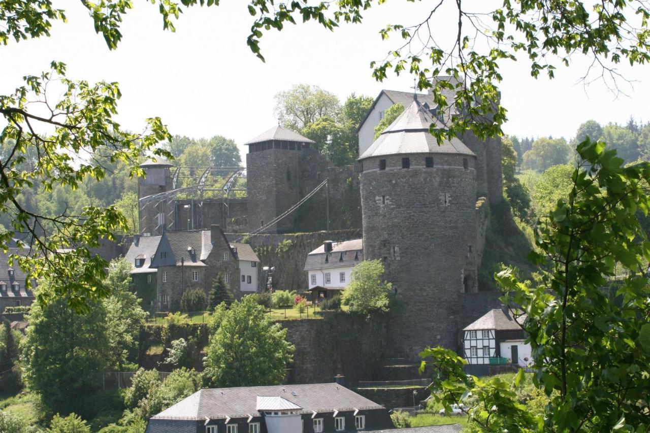Ferienwohnung "Kunterbunt" Mit Burgblick Und Dachterrasse Monschau Zewnętrze zdjęcie